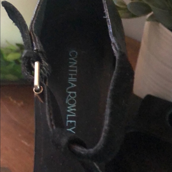 Cynthia Rowley 4” T-Bar Heels - Picture 3 of 3